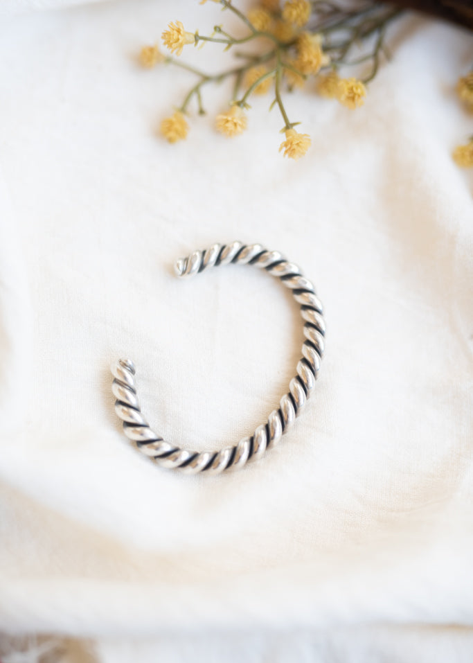 Lasso Cuff