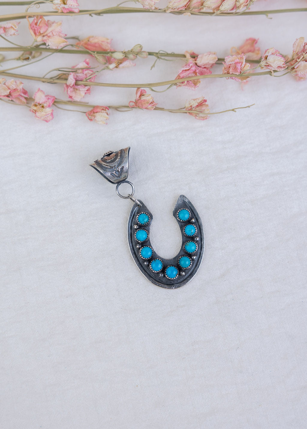 Siete Horseshoe Pendent